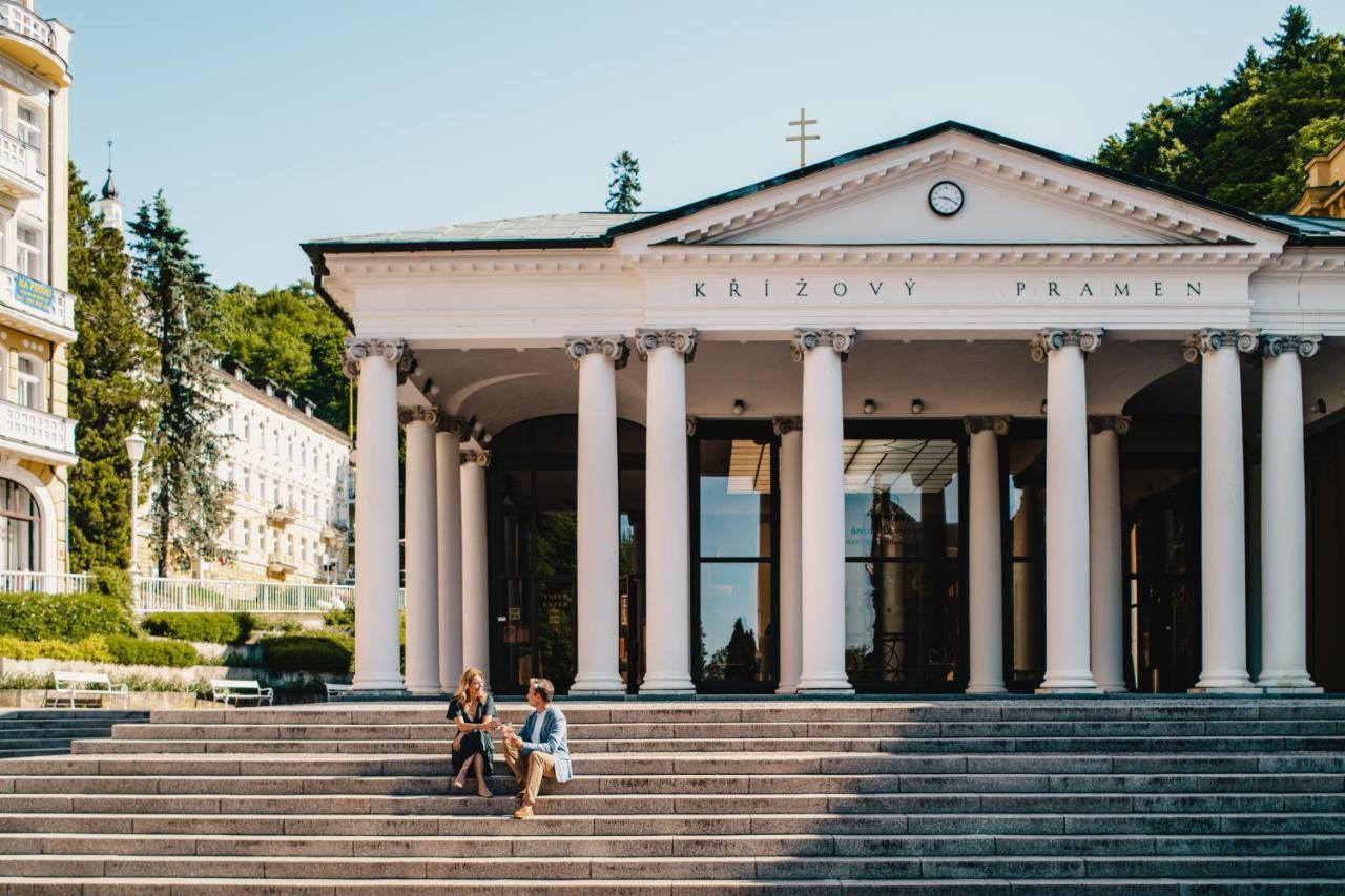 Falkensteiner Spa Resort Marianske Lazne Exterior photo The main entrance of the university