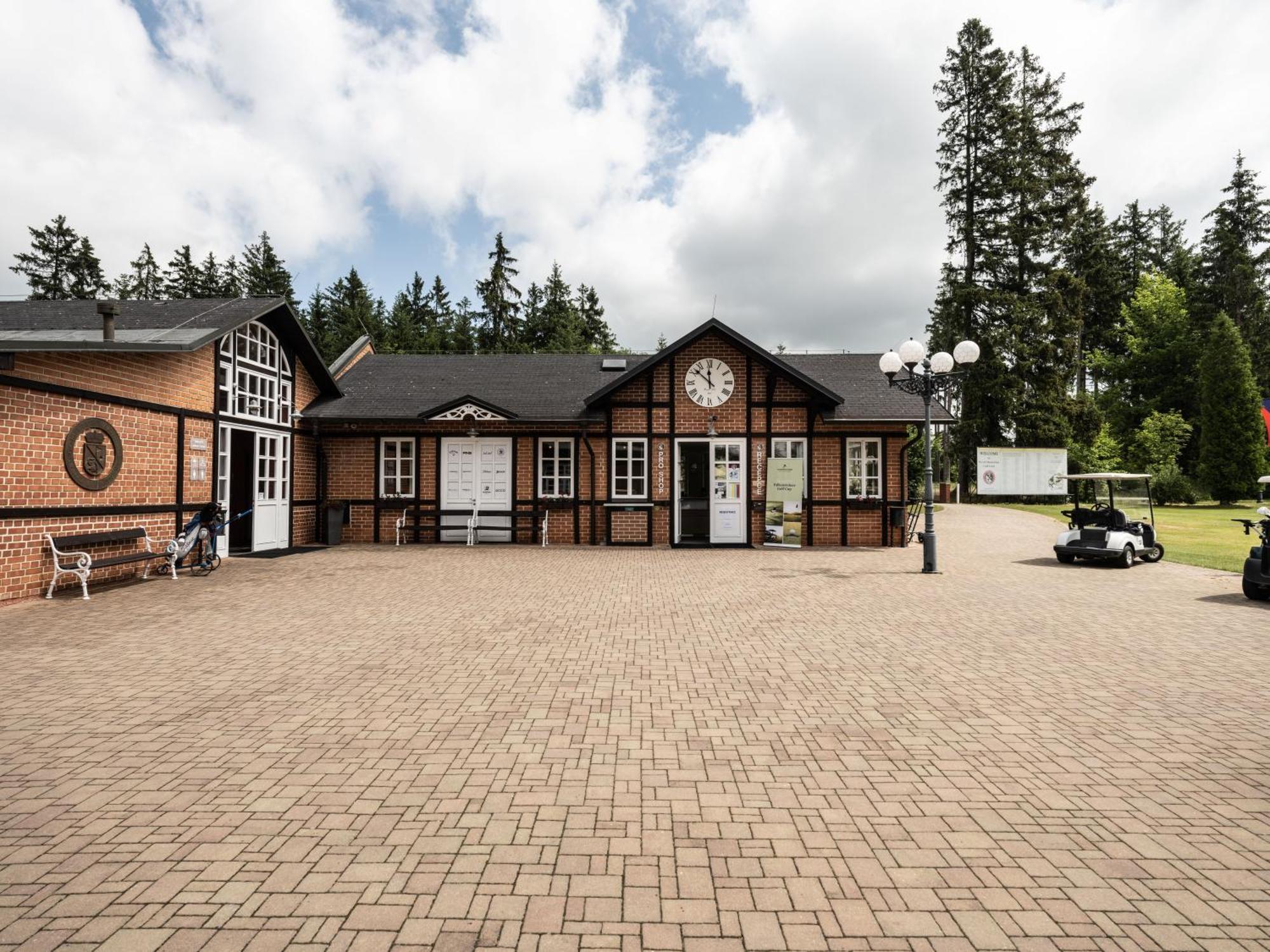 Falkensteiner Spa Resort Marianske Lazne Exterior photo Golf clubhouse